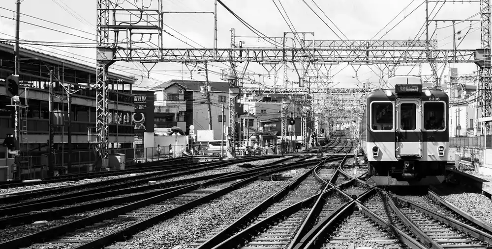 線路を走る列車
